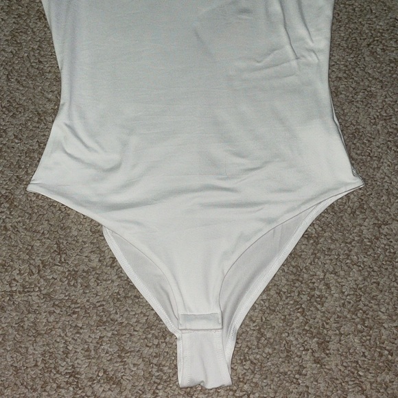 Pink Lily What’s Happening Ivory Mock Neck Short Sleeve Bodysuit NWOT - Picture 3 of 10